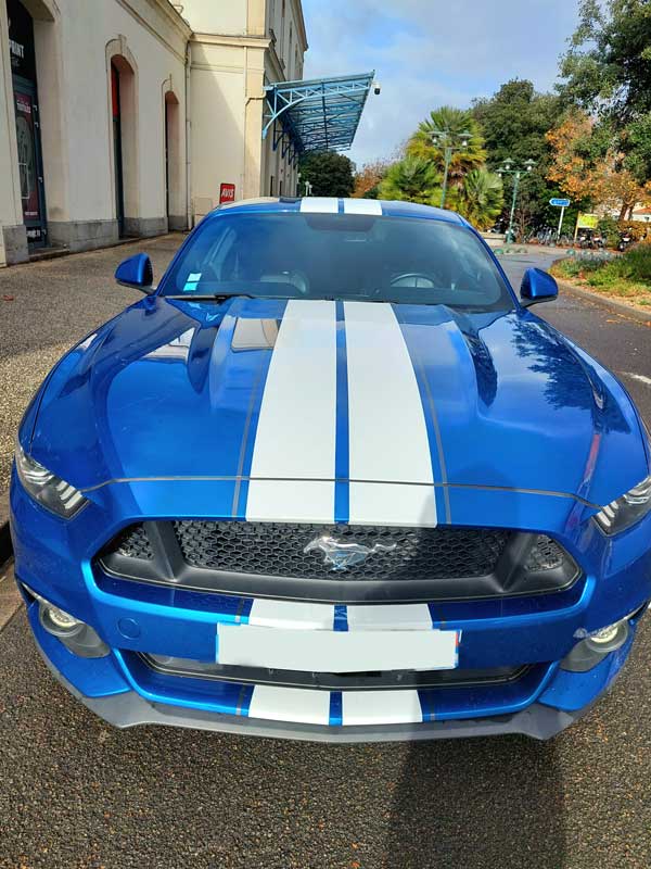 Bandes blanches Ford Mustang par covering